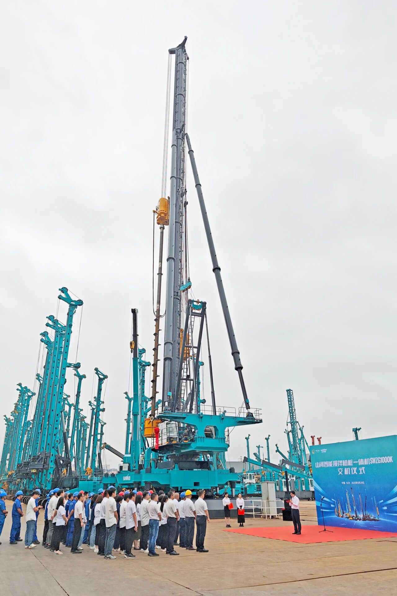 破局深基施工！山河智能攪拌中掘植樁一體機重磅交付