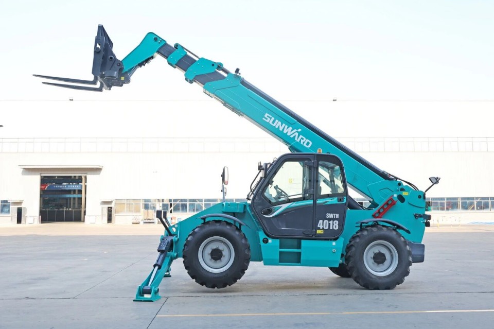 高端機型“雙箭齊發”！山河智能兩款伸縮臂叉裝車成功下線