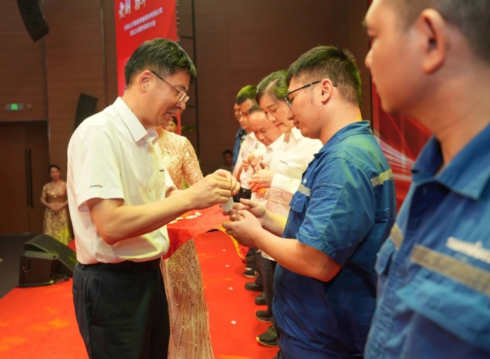 聚力前行！慶祝山河智能成立26周年表彰大會隆重召開