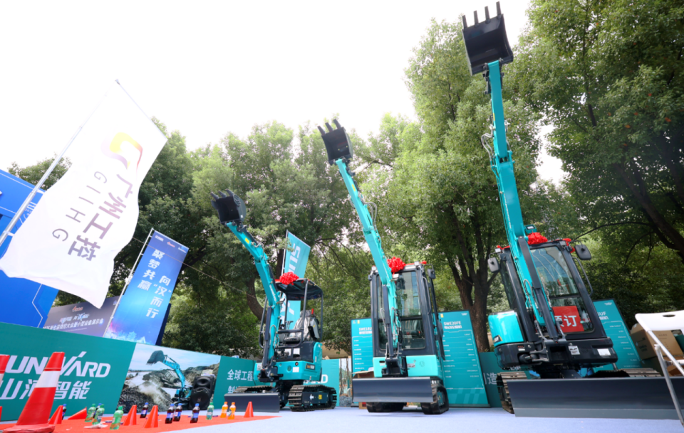 山河智能微挖“天團”閃耀武漢，引領綠色施工潮流