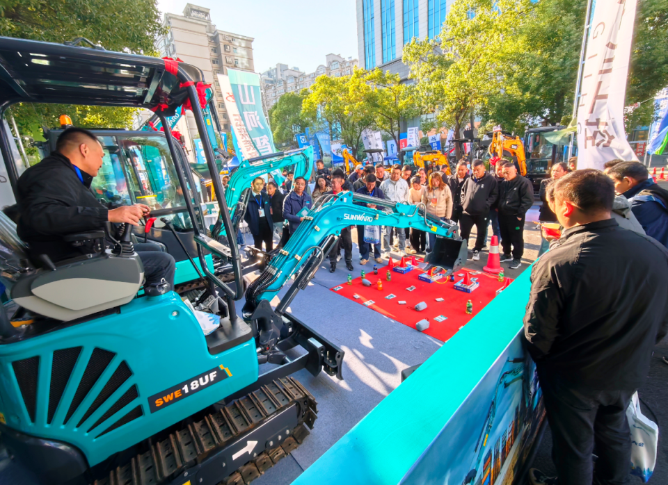 山河智能微挖“天團”閃耀武漢，引領綠色施工潮流