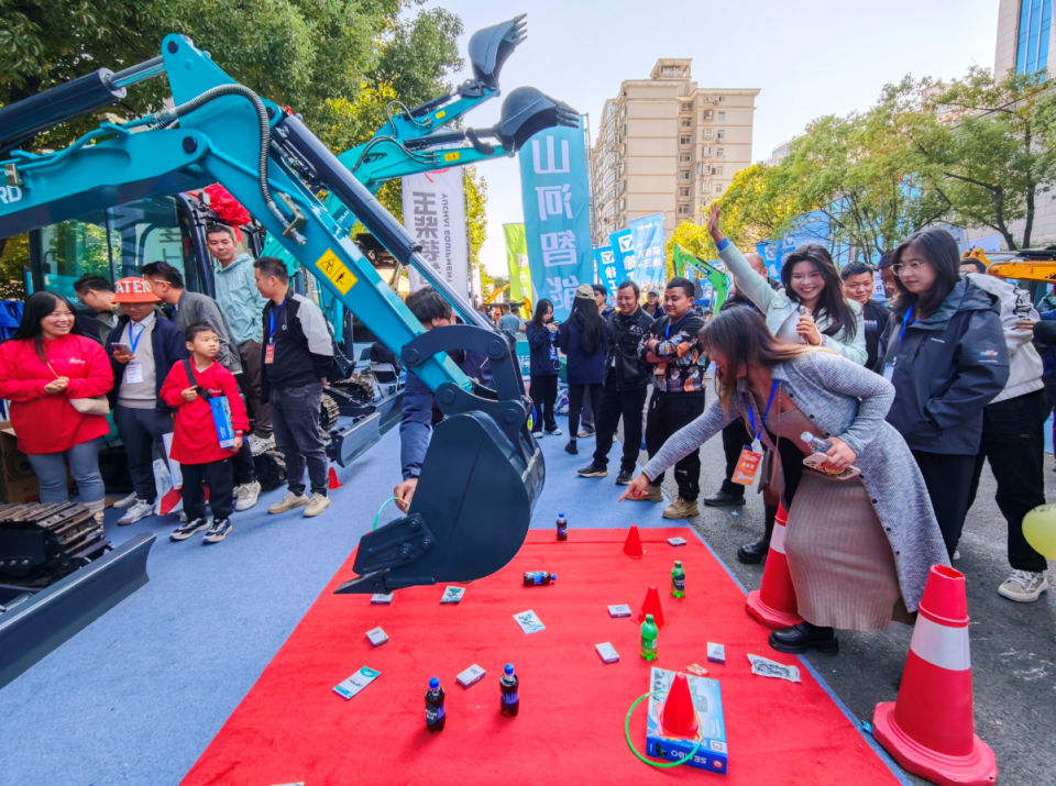 山河智能微挖“天團”閃耀武漢，引領綠色施工潮流