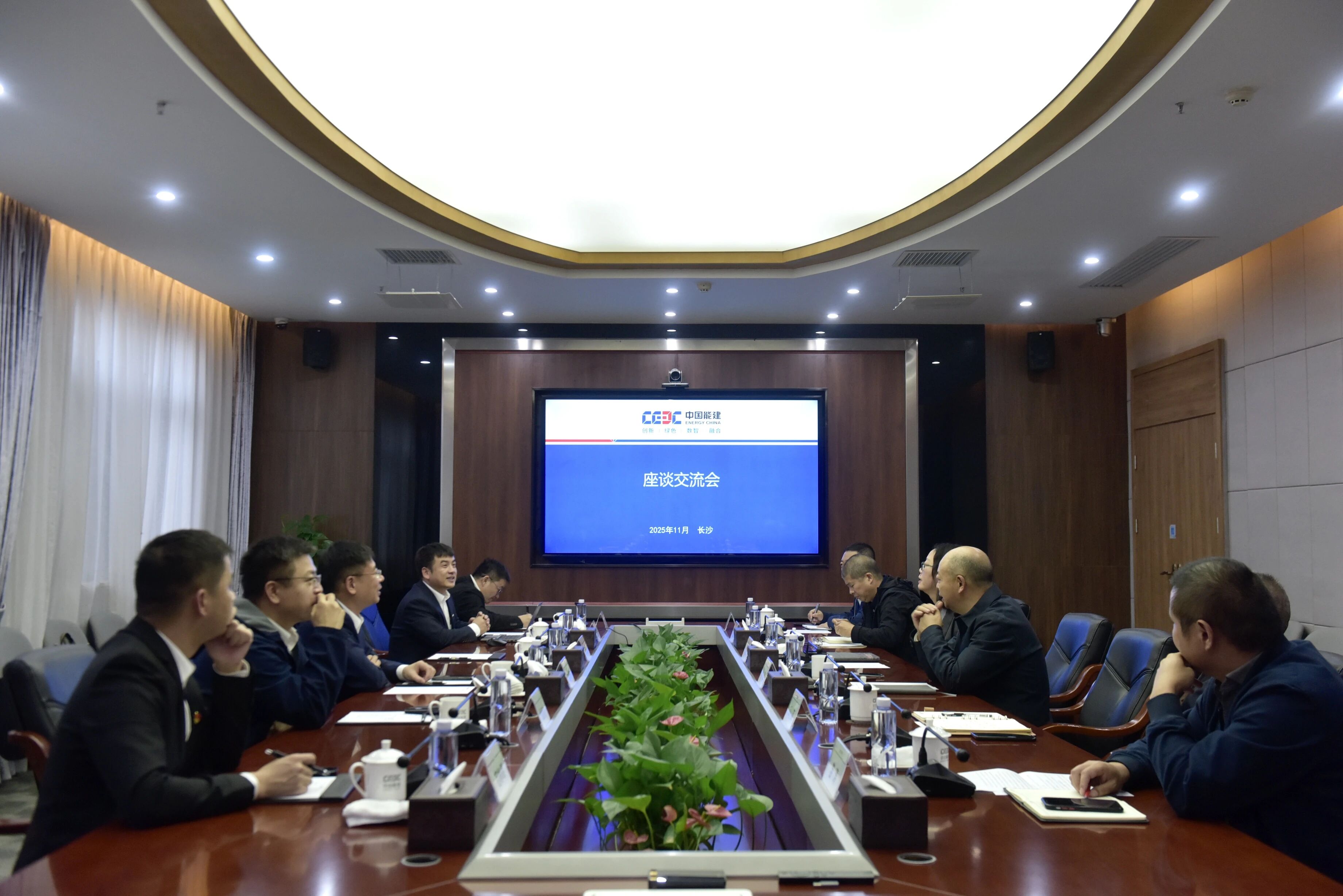 山河智能與易普力開展座談交流，譜寫互利共贏新篇章