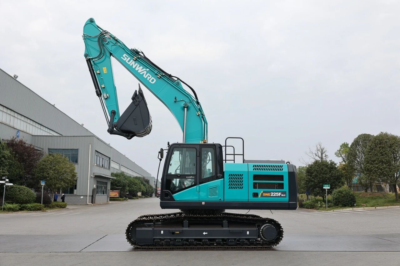 “雙子星”閃耀！山河智能兩款履帶式液壓挖掘機成功下線