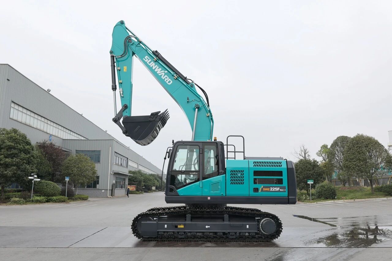 “雙子星”閃耀！山河智能兩款履帶式液壓挖掘機成功下線