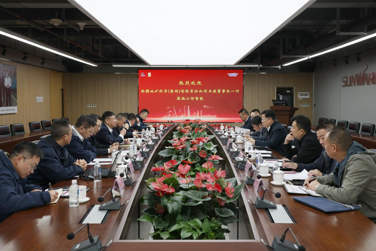 新礦投資集團黨委書記、董事長王漠到訪山河智能