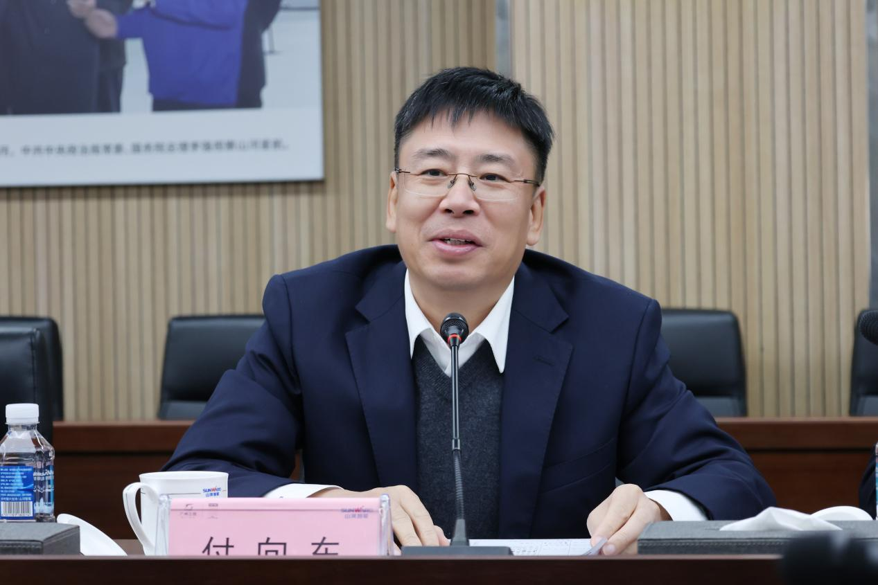 新礦投資集團黨委書記、董事長王漠到訪山河智能