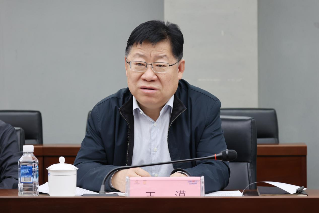 新礦投資集團黨委書記、董事長王漠到訪山河智能