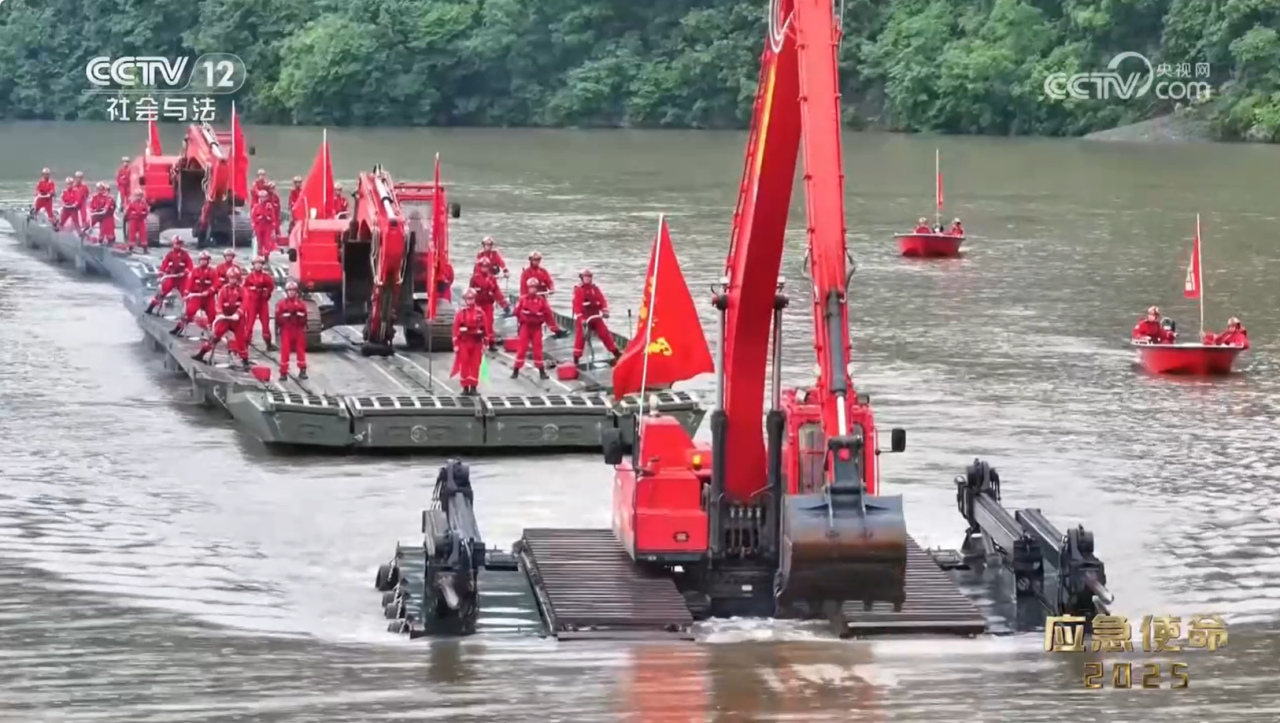 外交部發言人向世界分享中國最新兩棲挖掘機