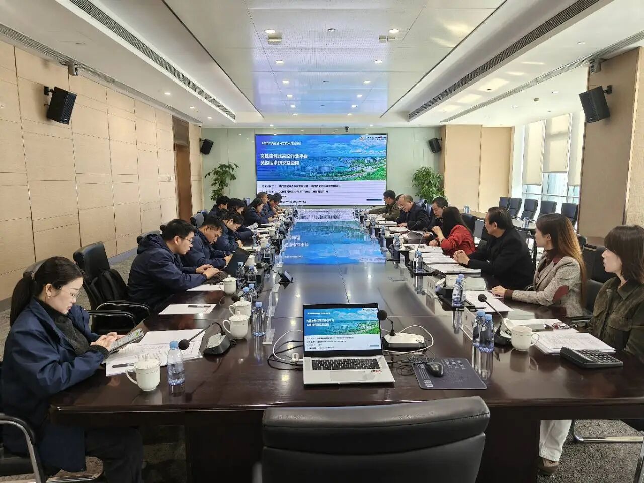 技術創新，引領行業！山河智能高性能臂式高空作業平臺項目通過科技成果評價