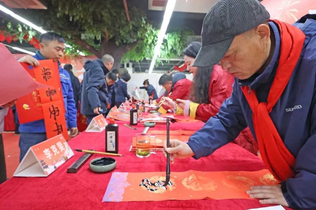 筆墨迎春，祝福暖心！在山河智能“囤”年味、送溫暖、迎新春