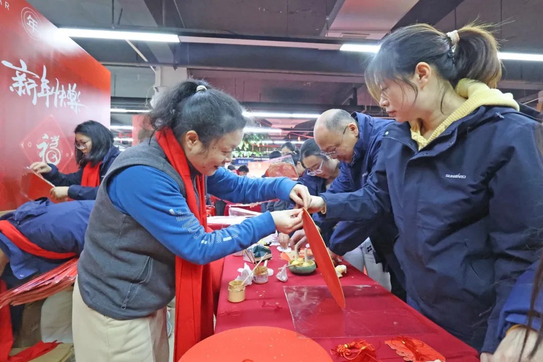 筆墨迎春，祝福暖心！在山河智能“囤”年味、送溫暖、迎新春