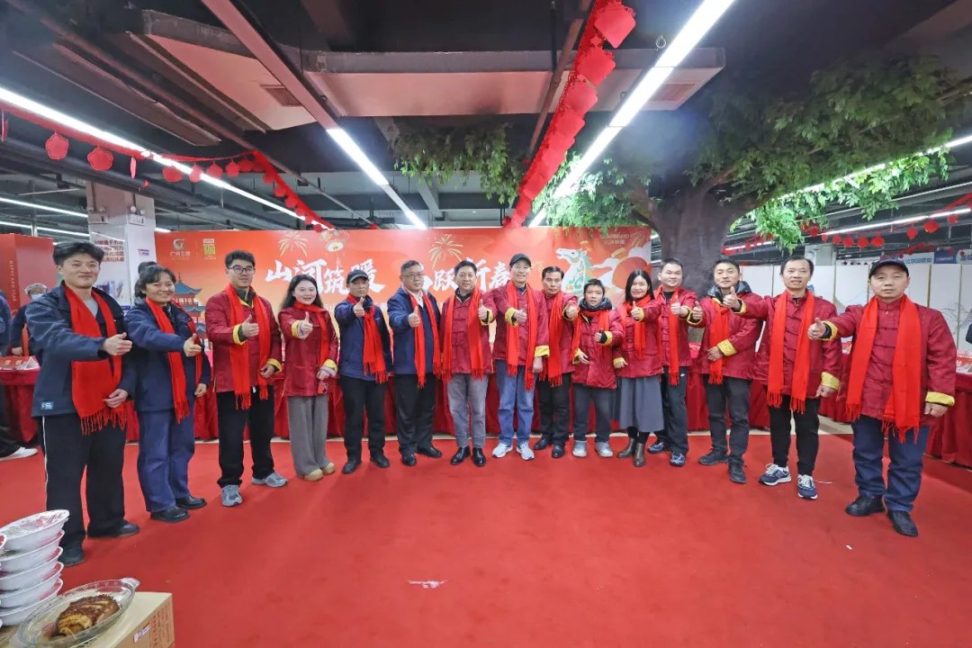 筆墨迎春，祝福暖心！在山河智能“囤”年味、送溫暖、迎新春