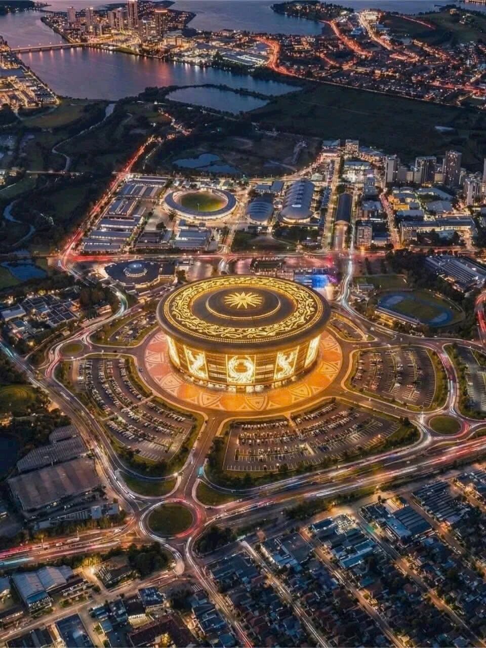 山河智能液壓靜力壓樁機集群作業，為越南最大體育場筑牢根基