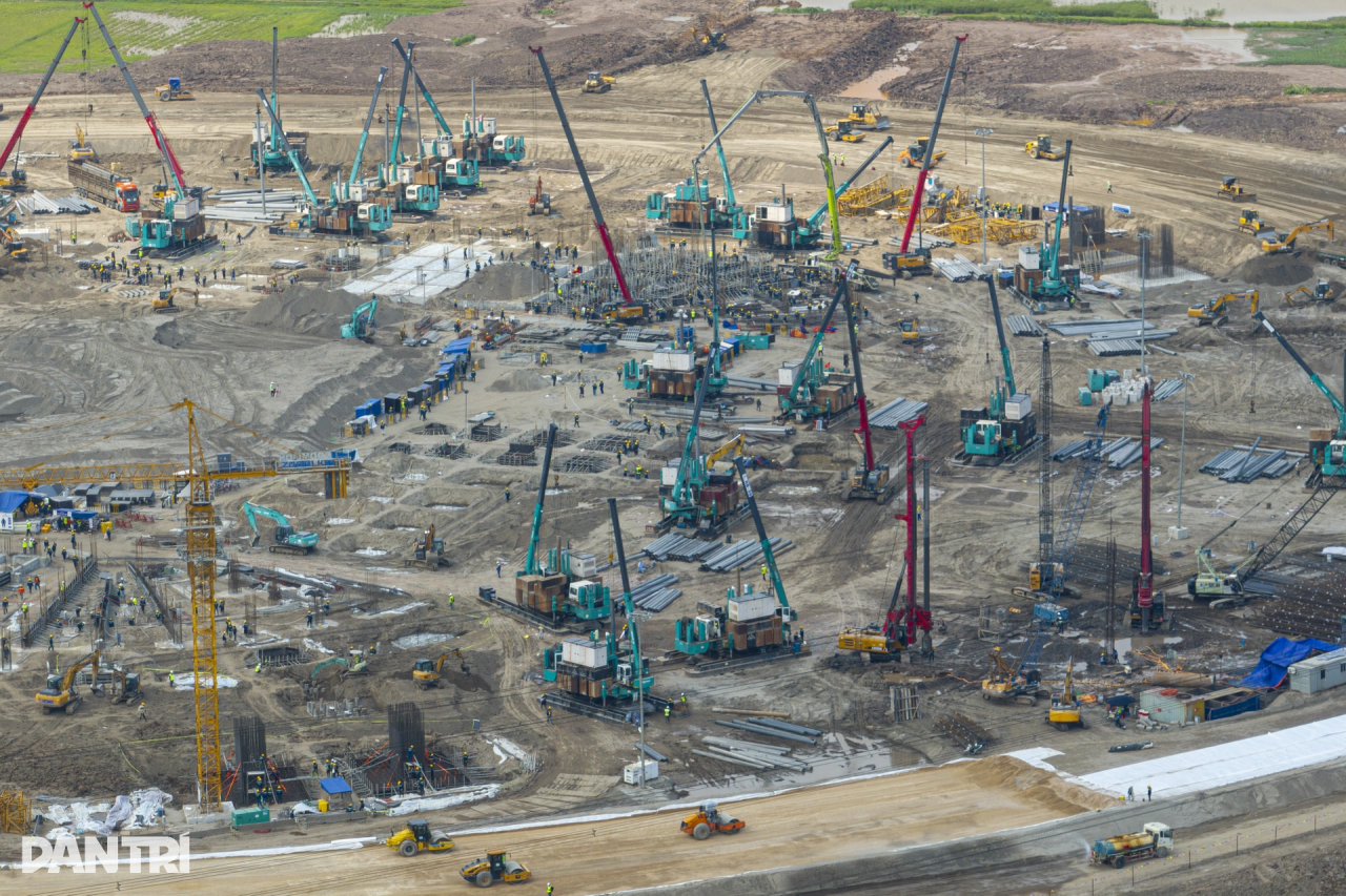 山河智能液壓靜力壓樁機集群作業，為越南最大體育場筑牢根基