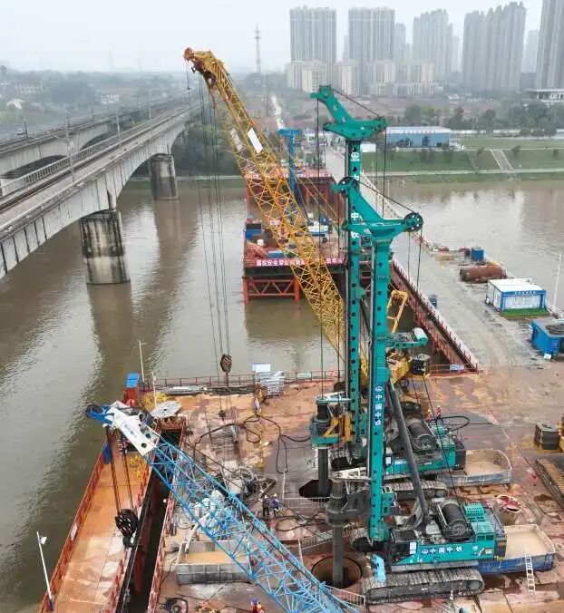 啃下“硬骨頭”！山河智能旋挖鉆機助力長沙湘江鐵路特大橋主墩樁基工程完美收官