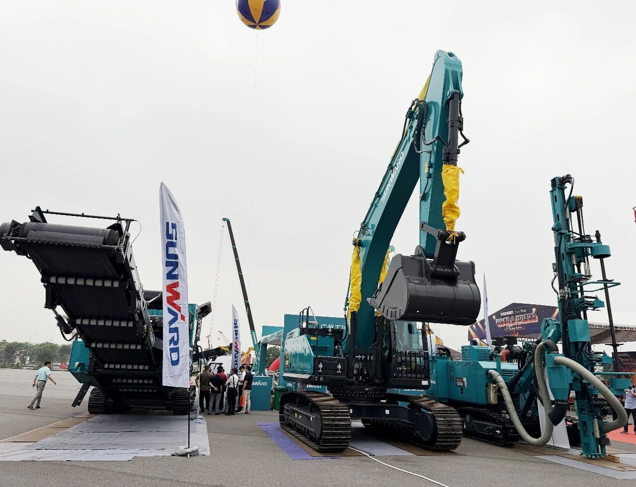 山河智能亮相越南礦業及工程機械展覽會