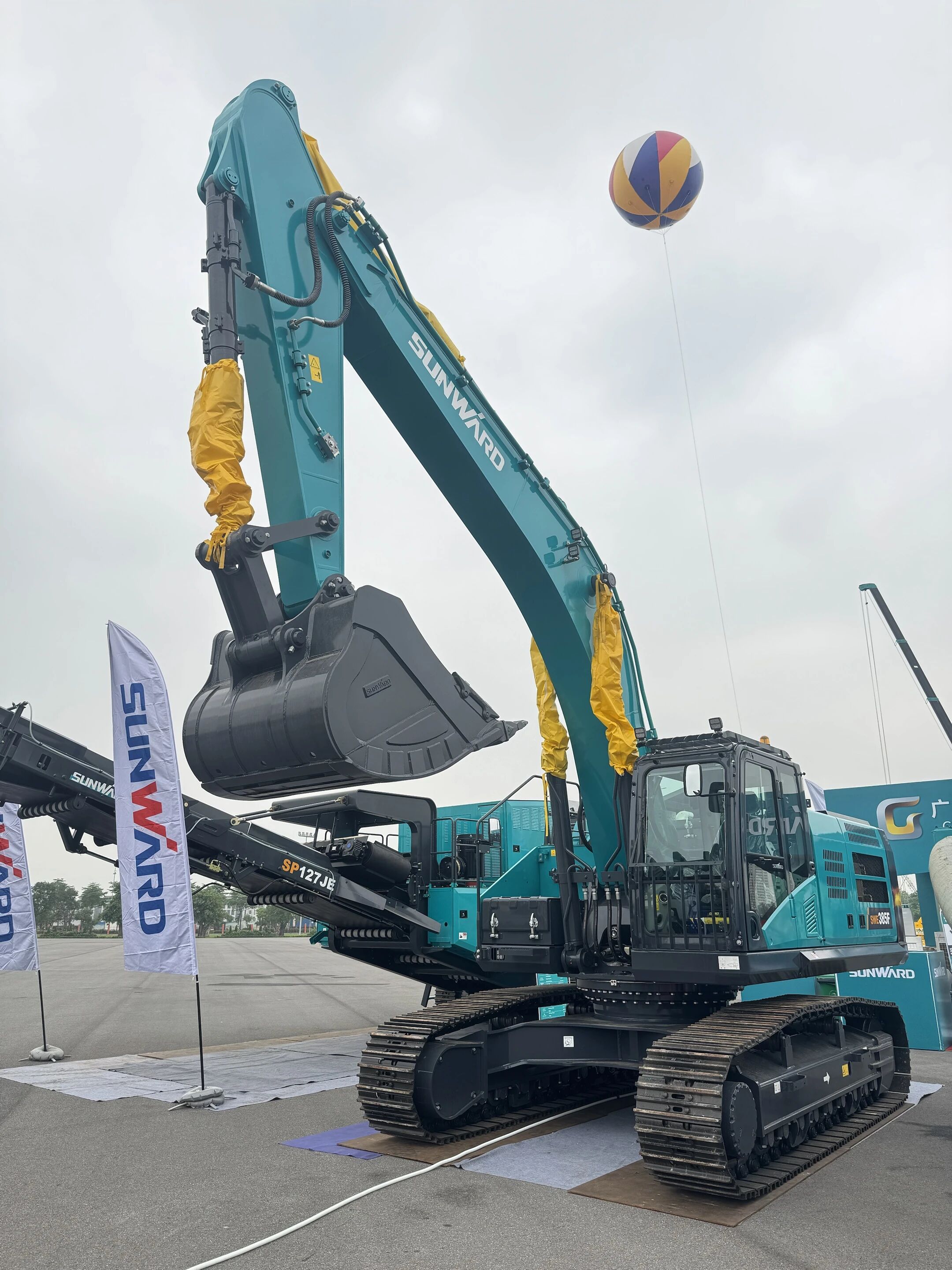 山河智能亮相越南礦業及工程機械展覽會