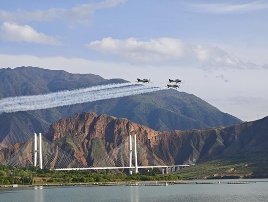 海拔2100米！山河飛行表演隊創(chuàng)造國內(nèi)運動類飛機高原表演新紀錄